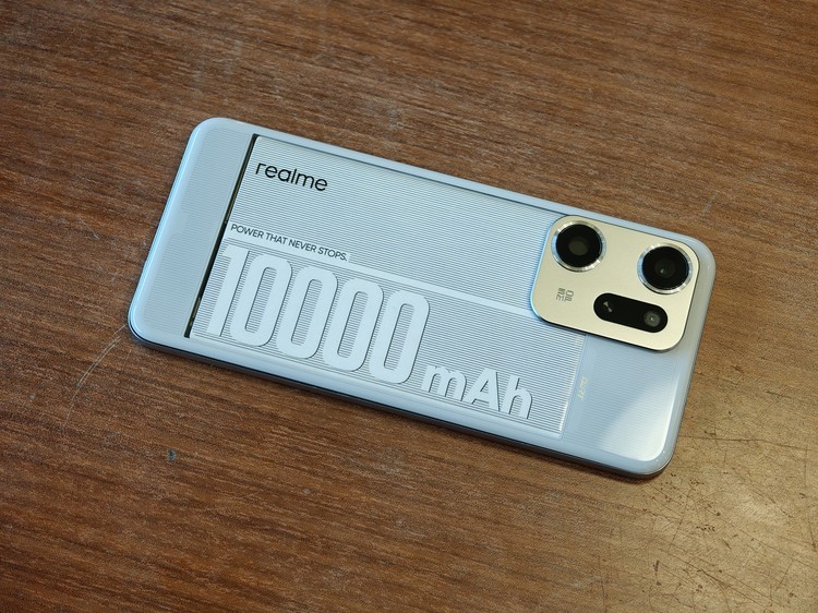 1746961994346-realme-gt-10000-mah-1746874836477