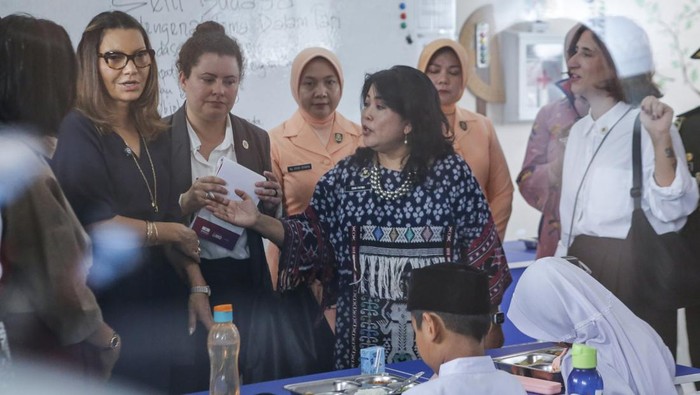 1761370669343-ibu-negara-brasil-tinjau-program-makan-bergizi-gratis-di-jakarta-1761286486950_169