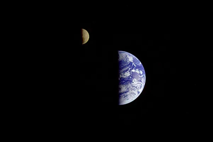 1761565695226-ilustrasi-bulan-kedua-bumi