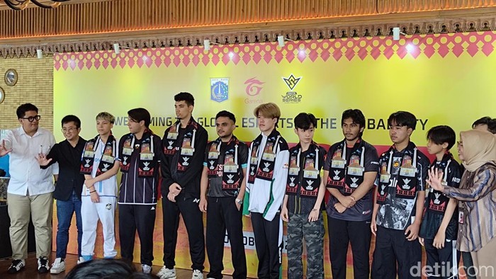 1761565717312-evos-dan-rrq-buru-tahta-juara-dunia-free-fire-ffws-global-finals-2025-1761554931826_169
