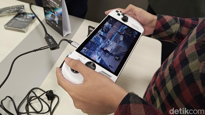 1761803323298-alasan-rog-xbox-ally-pakai-ryzen-z2-a-incar-gamer-casual-dan-1760617822671_169