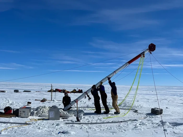 1761825030763-es-tertua-yang-ditemukan-1761800485820_43