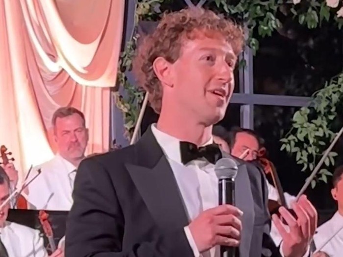 1761825178212-mark-zuckerberg-dan-istri-1740557326295_43