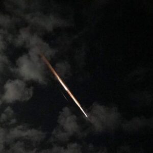 1761846555902-apa-sih-itu-cahaya-misterius-muncul-di-langit-queensland-australia