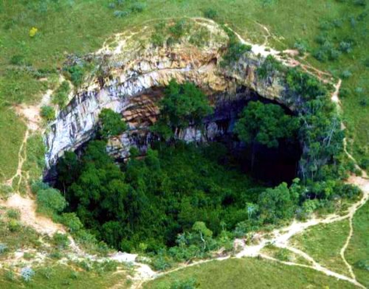 1761975916800-sinkholes-terdalam-di-bumi-1761958106577