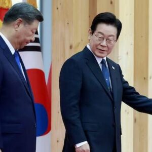 1762257694291-presiden-china-xi-jinping-dan-presiden-korsel-lee-jae-myung-bertemu-di-selasela-ktt-apec-1762157794163_169