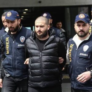 1762343580445-faruk-fatih-ozer-1762155199201