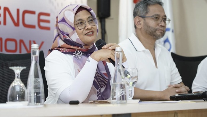 1762364772712-direktur-utama-telkom-dian-siswarini-1762327733304_169