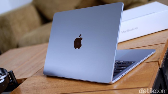 1762408162730-macbook-air-m4-1748825149504_169