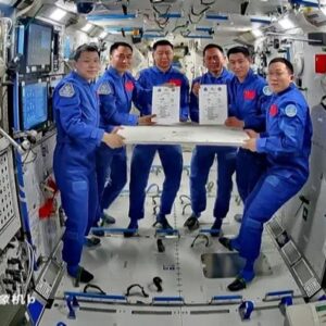 1762430015859-astronot-china-1762408131173
