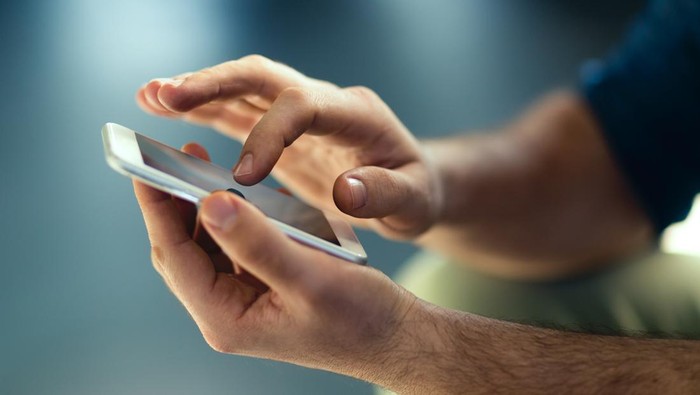 1762516234758-ilustrasi-hoaks-di-hp_169