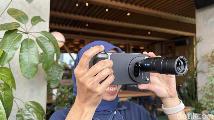 1763056014786-unboxing-vivo-x300-pro-photography-kit-1763033030187_169