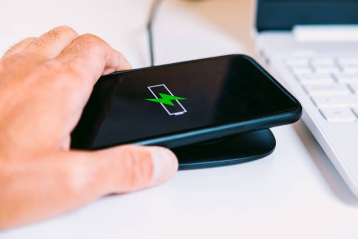 1763314702440-ilustrasi-baterai-hp