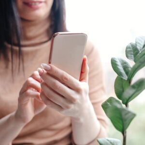 1764090468776-ilustrasi-kirim-chat-atau-pesan-via-whatsapp-wa-1761720050538