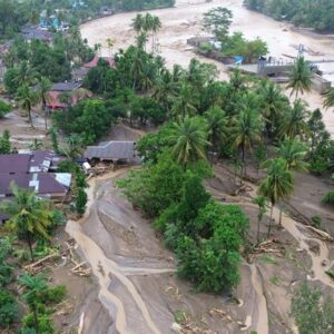 1764306405627-foto-udara-kawasan-elit-di-padang-luluh-lantak-diterjang-banjir-bandang-1764250739029_169