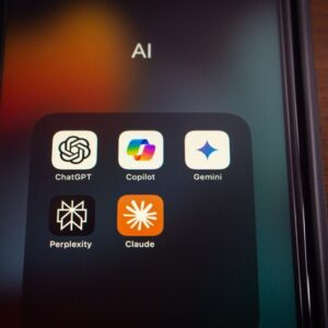 1764565709476-ilustrasi-ai-di-smartphone-1764164208121