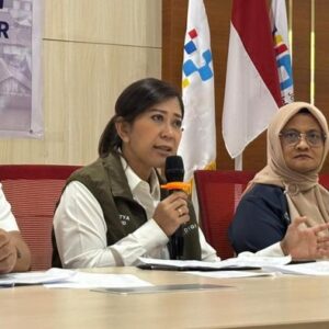 1764652060335-menkomdigi-koordinasi-banjir-1764637181490_169