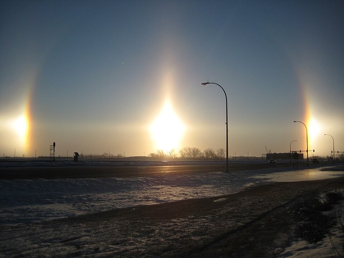 1764997599241-sun-dogs-atau-parhelion-1764991434630