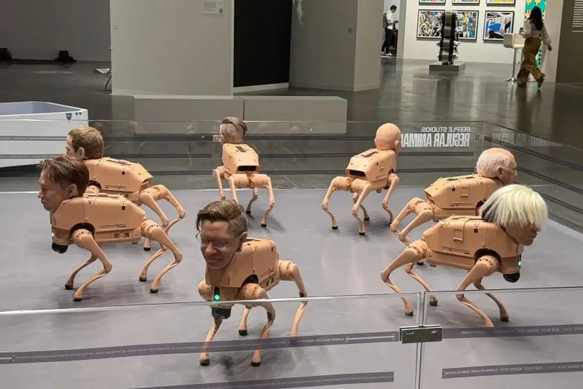 Ilustrasi robot anjing Beeple Studios