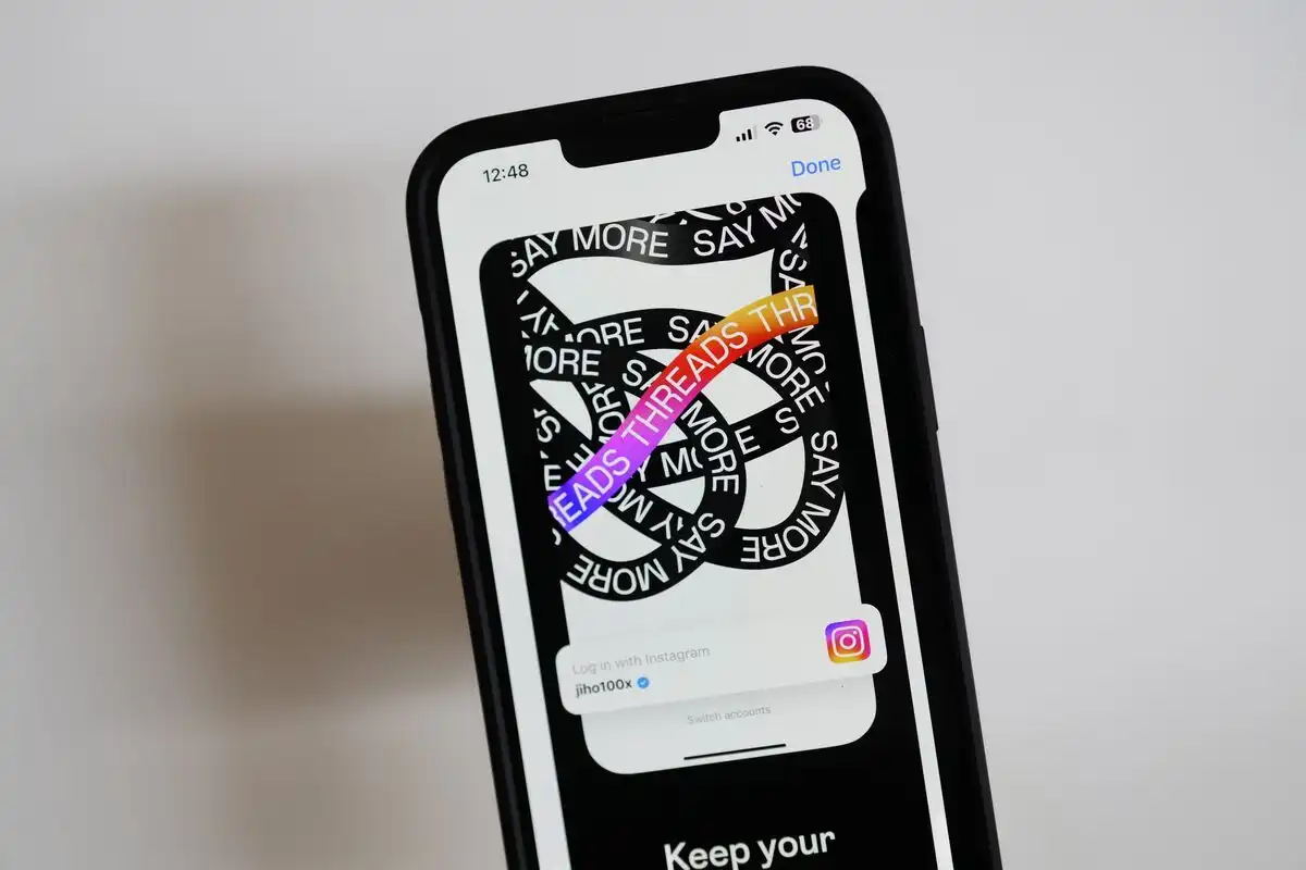 Ilustrasi aplikasi Threads di iPhone Ilustrasi aplikasi Threads di iPhone